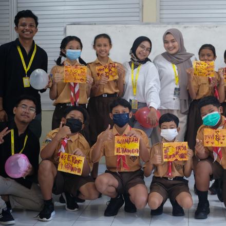 Belajar Science sambil Bermain dengan Pelajar-pelajar  di Sekolah Dasar (SD) Desa Batannyuh
