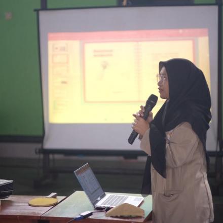 Edukasi Bahan Aditif dalam Makanan dan Sosialisasi Cara Pengecekan Produk secara Digital
